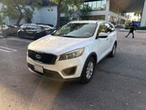 Used 2016 Kia Sorento LX FWD image 2