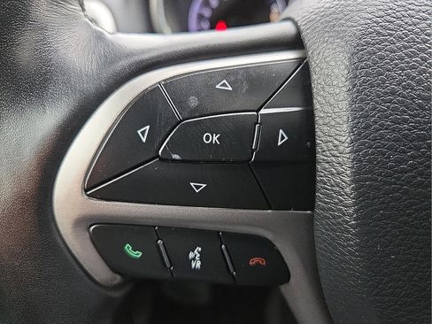 Used 2020 Jeep Grand Cherokee Altitude image 19