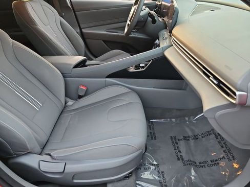 Used 2023 Hyundai Elantra SEL w/ Convenience Package image 17