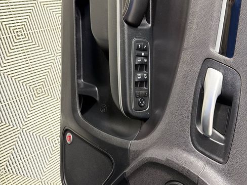 Used 2018 Chrysler 300 S w/ 300S Premium Group RWD image 11