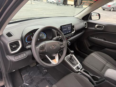 Used 2024 Hyundai Venue SEL image 13