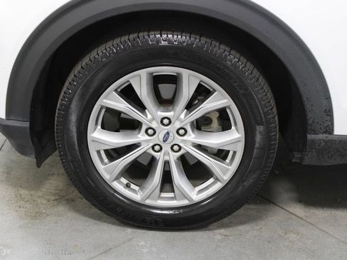 Used 2021 Ford Explorer XLT w/ Equipment Group 202A image 18