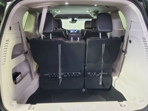 Used 2024 Chrysler Pacifica Touring-L FWD image 30