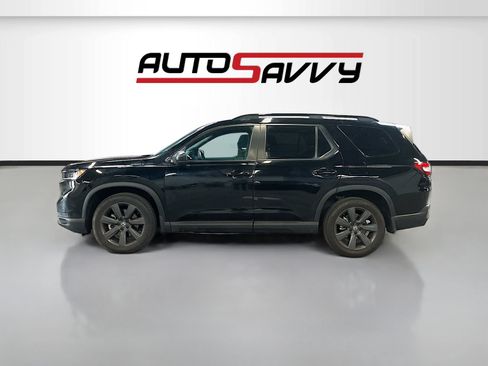Used 2025 Honda Pilot Sport image 4