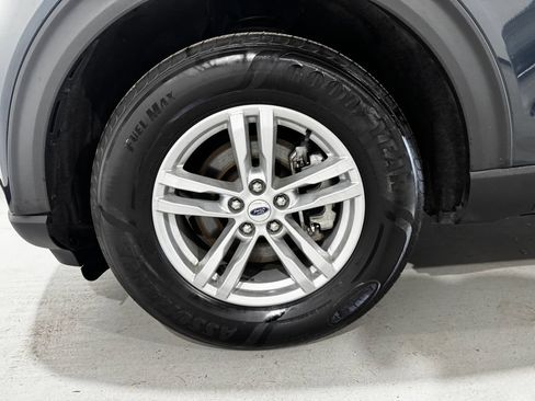 Used 2023 Ford Explorer XLT AWD/4WD image 10