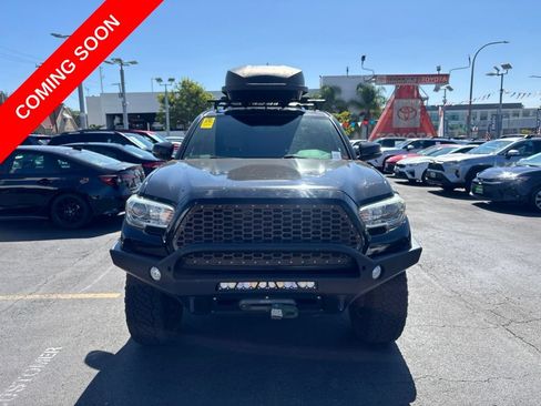 Used 2017 Toyota Tacoma TRD Off-Road AWD/4WD image 10
