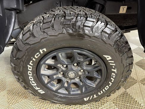 Used 2019 Toyota Tacoma SR w/ SX Package image 19