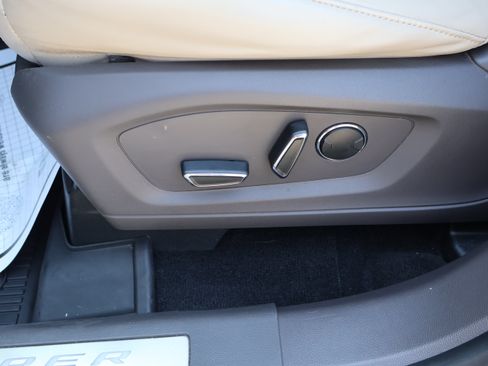 Used 2020 Ford Explorer Platinum AWD/4WD image 50