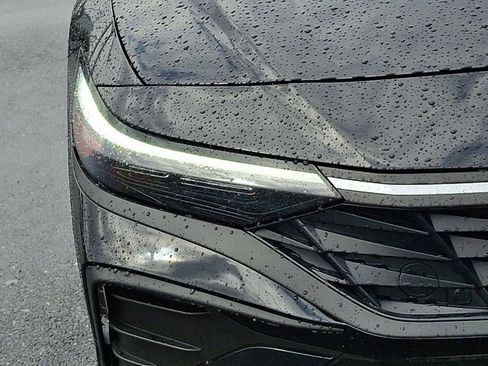 Used 2025 Hyundai Elantra Sport image 9