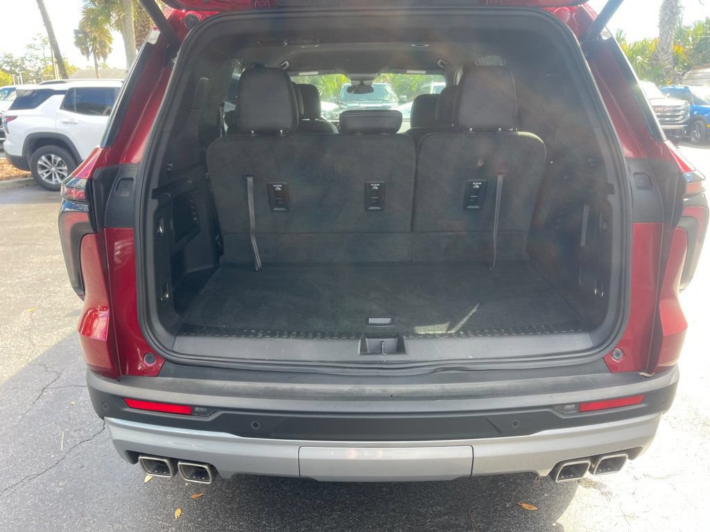 Used 2026 Chevrolet Traverse LT FWD image 5