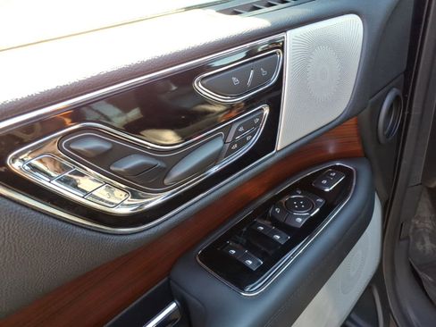 Used 2022 Lincoln Navigator Reserve AWD/4WD image 17