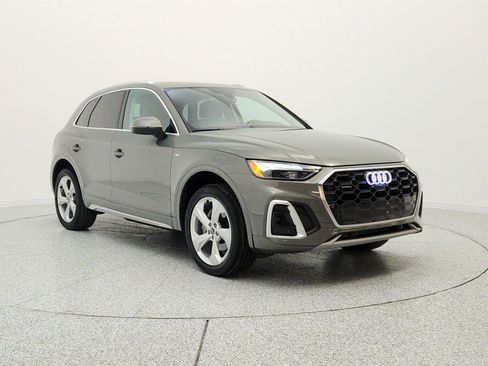 Used 2023 Audi Q5 2.0T Premium Plus w/ Premium Plus Package AWD/4WD image 3