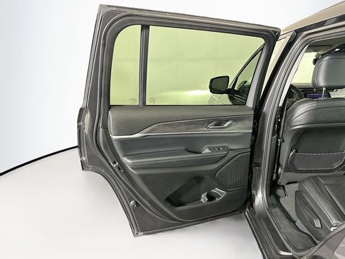 Used 2023 Jeep Grand Cherokee L Limited w/ Black Appearance Package image 27