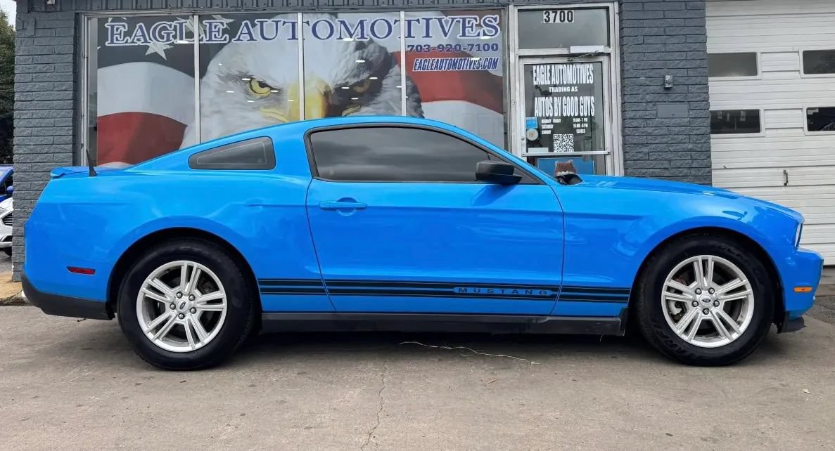 Used 2012 Ford Mustang Coupe RWD image 2