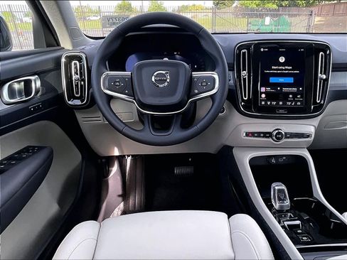 New 2026 Volvo XC40 B5 Plus w/ Protection Package Premier AWD/4WD image 15