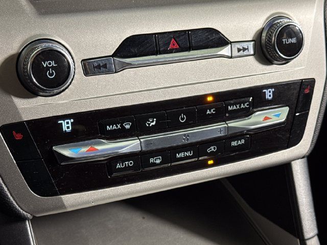 Used 2021 Ford Explorer XLT AWD/4WD image 61