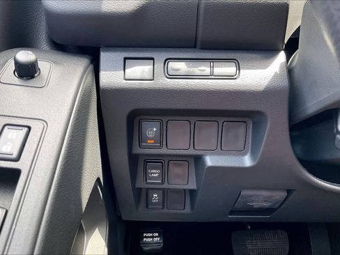 Used 2025 Nissan Frontier SV RWD image 32