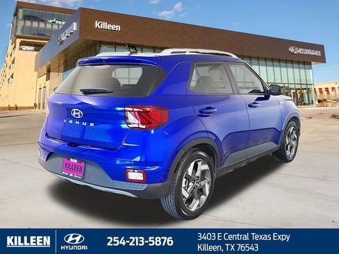 Used 2024 Hyundai Venue Limited image 9