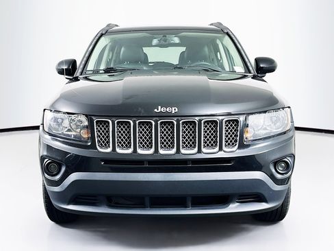 Used 2017 Jeep Compass Latitude FWD image 2