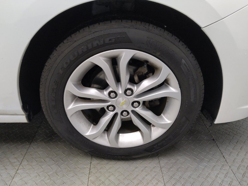 Used 2019 Chevrolet Cruze LS w/ LS Convenience Package FWD image 31