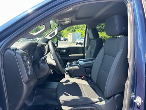 Used 2022 Chevrolet Silverado 2500 Custom w/ Custom Value Package AWD/4WD image 9