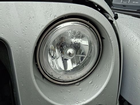 Used 2012 Jeep Wrangler Sahara w/ Connectivity Group image 9