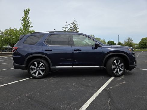 Certified 2025 Honda Pilot Touring image 24