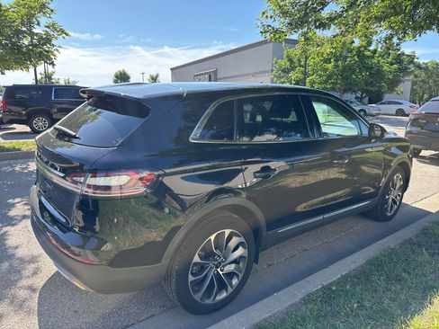 Used 2022 Lincoln Nautilus Reserve AWD/4WD image 5