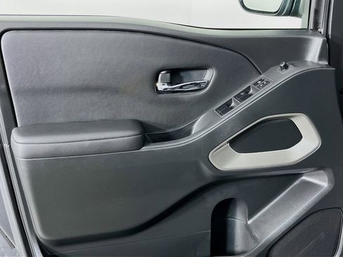 Used 2024 Nissan Frontier SV image 26