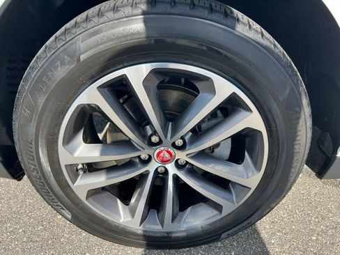 Used 2020 Jaguar F-PACE Premium image 17