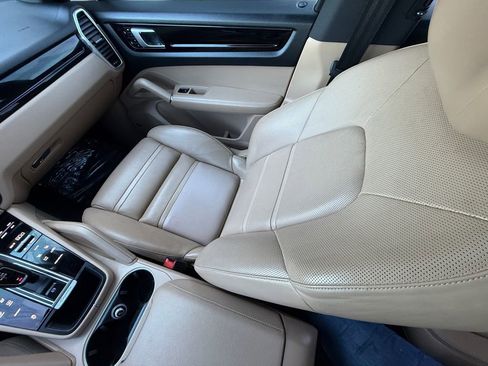 Used 2019 Porsche Cayenne AWD/4WD image 33