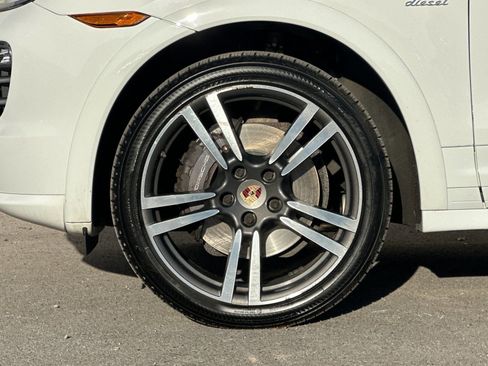 Used 2014 Porsche Cayenne Diesel AWD/4WD image 33