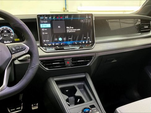 New 2026 Volkswagen Tiguan SE R-Line image 9