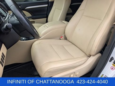 Used 2019 Toyota Highlander XLE AWD/4WD image 5