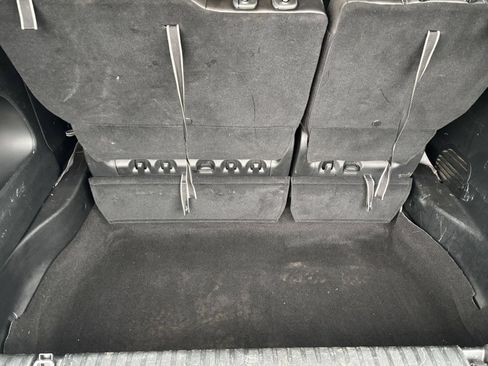 Used 2025 Chrysler Pacifica Select FWD image 32