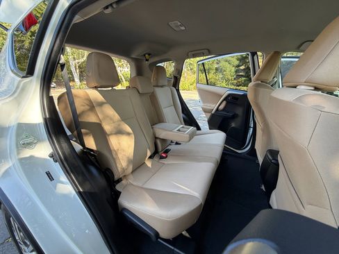 Used 2013 Toyota RAV4 LE AWD/4WD image 17