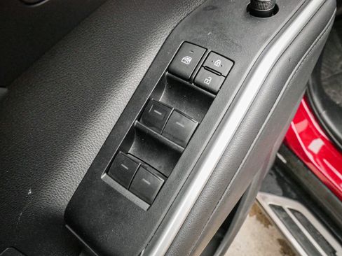 Used 2025 Toyota Highlander XLE image 15