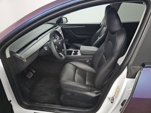 Used 2023 Tesla Model Y AWD image 4