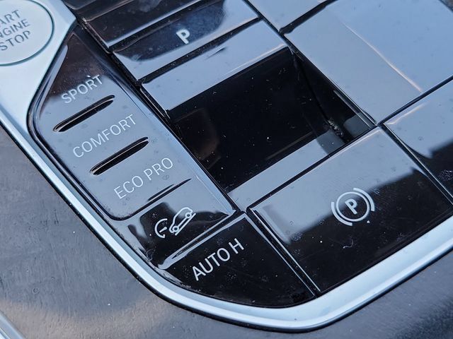 Used 2025 BMW X7 M60i AWD/4WD image 36