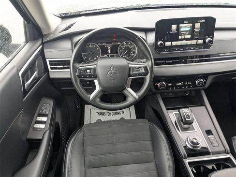 Used 2024 Mitsubishi Outlander SE FWD image 29