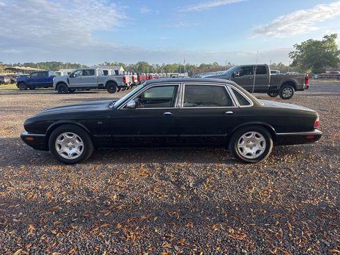Used 2003 Jaguar XJ8 RWD image 2