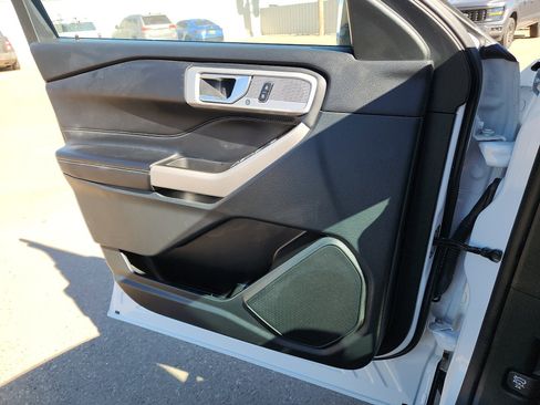Used 2023 Ford Explorer Limited image 13