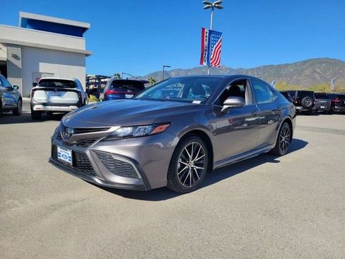 Used 2023 Toyota Camry SE image 2