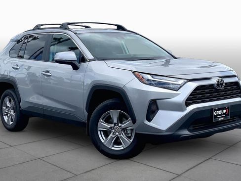 Used 2025 Toyota RAV4 XLE w/ Convenience Package FWD image 2
