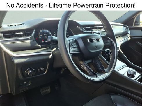 Used 2023 Jeep Grand Cherokee Altitude AWD/4WD image 13