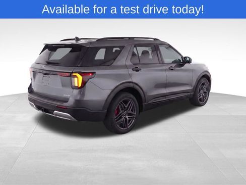 Used 2025 Ford Explorer ST-Line w/ ST-Line Street Pack AWD/4WD image 3
