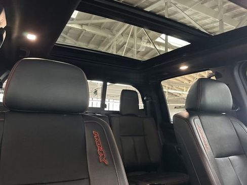 Used 2017 Nissan Titan SL RWD image 18