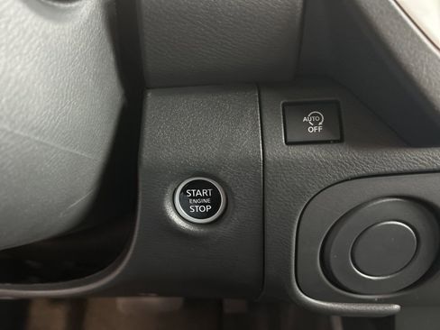 Used 2025 Nissan Frontier SV image 24