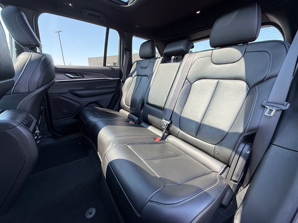 Used 2024 Jeep Grand Cherokee Limited AWD/4WD image 25