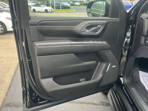 Used 2022 Chevrolet Tahoe RST w/ Luxury Package AWD/4WD image 38